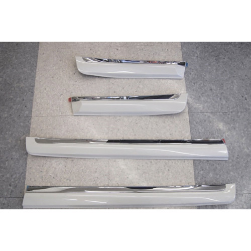 Молдинги на двери Toyota LC200 2016+