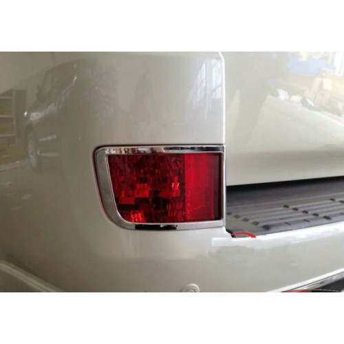 Хром накладки на задние противотуманки Toyota LC200 2016