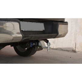 Фаркоп toyota hilux 2016