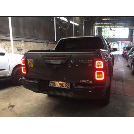 Led накладки на задние фонари toyota hilux 2018