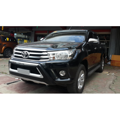 Накладка на бампер Toyota Hilux 2016+