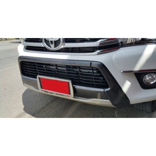 Накладка на передний бампер Toyota Hilux 2017