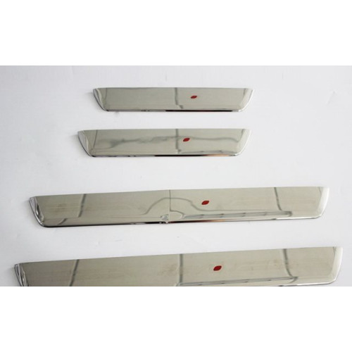 Накладки на пороги toyota hilux 2016+