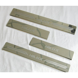 Накладки на пороги Toyota Hilux 2017-2018