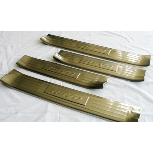 Накладки на пороги Toyota Hilux 2018