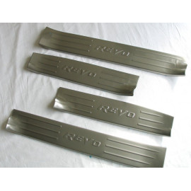 Накладки на пороги Toyota Hilux 2018 верхние 