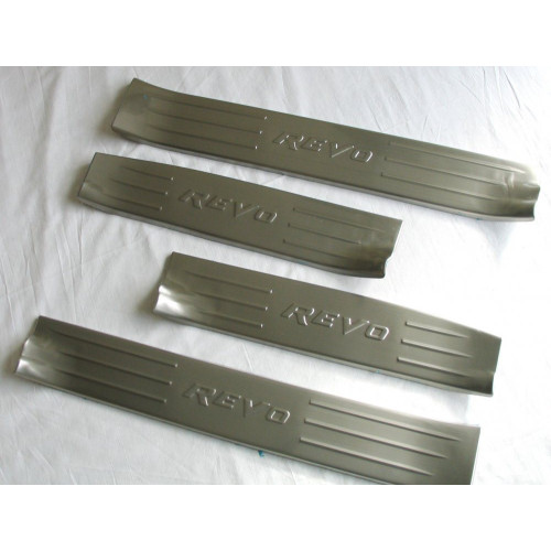 Накладки на пороги Toyota Hilux 2018 верхние 