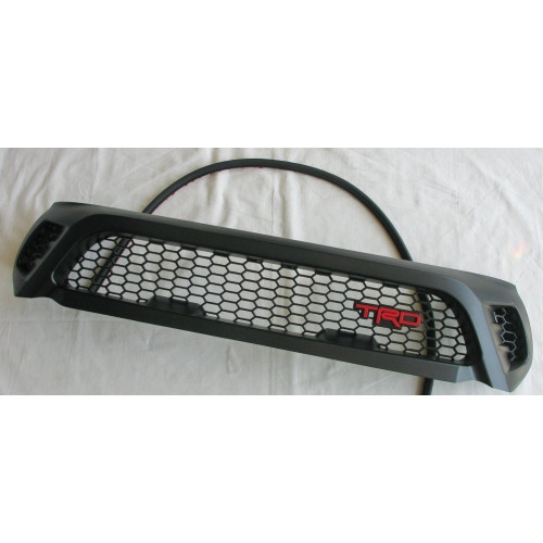 Решетка радиатора Toyota Hilux 2018