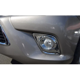Хром накладки на туманки toyota hilux 2016