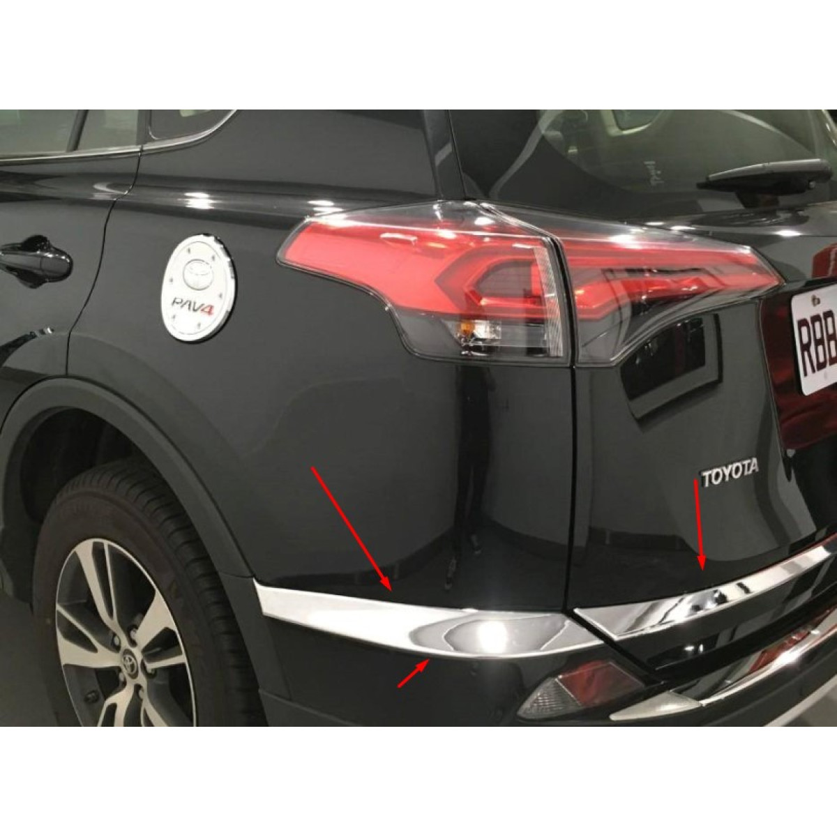 Хром накладки на задний бампер Toyota RAV4 2017