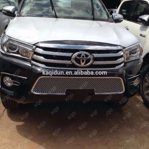 Решетка радиатора toyota hilux 2016
