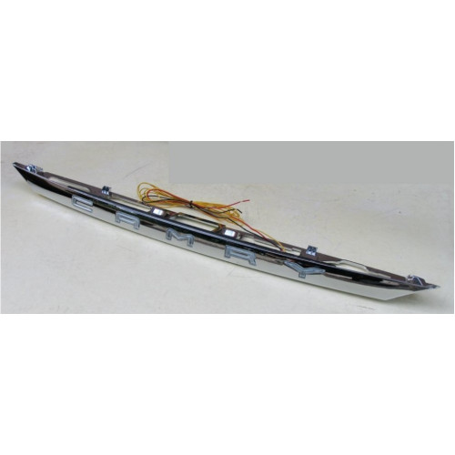 Led вставка между задних фонарей Totoya Camry V70