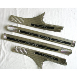 Накладки на пороги Toyota Camry V70 2018 верхние