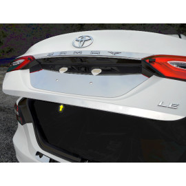 Хром накладка на крышку багажника Toyota Camry V70 2018