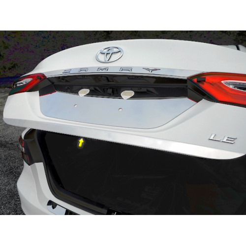 Хром накладка на крышку багажника Toyota Camry V70 2018