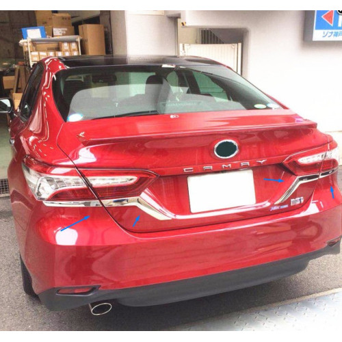 Хром накладки под задние фонари Toyota Camry V70 2018